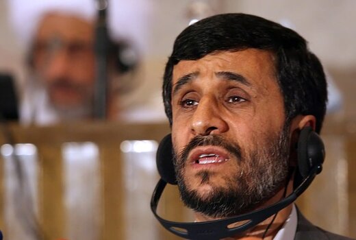 احمدی نژاد «بالیوودشناسی»  و به روز بودن خود را به رخ کشید /  تسلیت درگذشت «بلبل بالیوود»