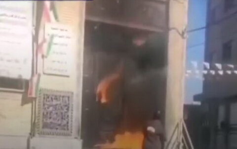 ماجرای آتش زدن دَرِ مسجد امام سجاد(ع) اصفهان چه بود؟ / عکس