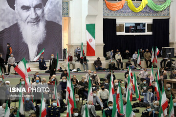 تصاویر | حضور رییس جمهور در نماز جمعه ۲۲ بهمن