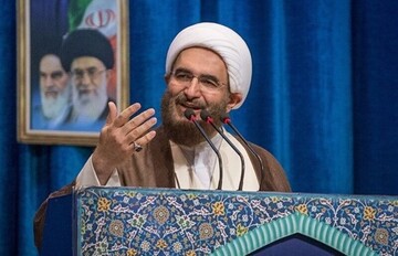 واکنش امام جمعه تهران به سفر رئیسی به آمریکا /اقتصاد و دیپلماسی باید یک پیوست دفاع مقدسی داشته باشند