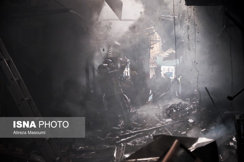 تصاویر | قاب‌هایی تلخ از آتش‌سوزی گسترده در بازار بزرگ تهران