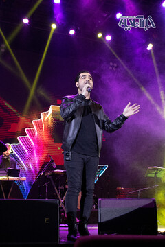 فرزاد فرخ