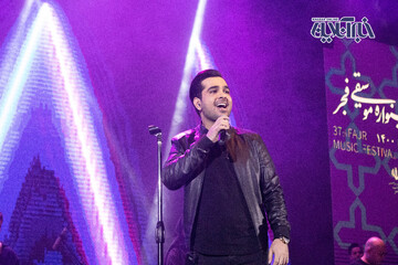 فرزاد فرخ