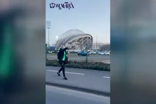 ببینید | درخواست دروازه‌بان سن‌اتین از یک هوادار برای رساندنش به محل تمرین