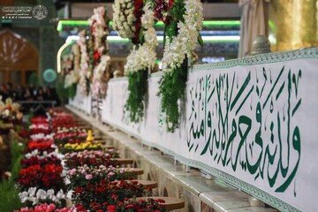 تصاویر زیبا از گل آرایی مضجع نورانی حضرت علی(ع)