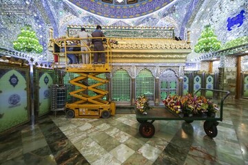 تصاویر زیبا از گل آرایی مضجع نورانی حضرت علی(ع)