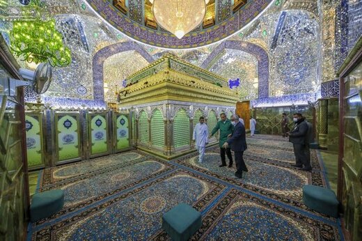 تصاویر زیبا از گل آرایی مضجع نورانی حضرت علی(ع)