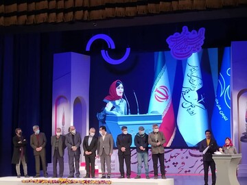 گلاب آدینه، بهترین کارگردان نشد، ولی دخترش جایزه بازیگری برد 