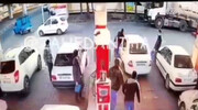 ببینید | لحظه آدم‌ربایی عجیب در پمپ بنزین توسط راننده تیبا در زاهدان!