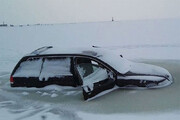 ببینید | خودرو یخ زده در سرمای عجیب روسیه