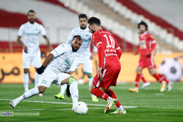 داور به ناحق پرچم نزد تا مهاجم پرسپولیس گلزنی کند!