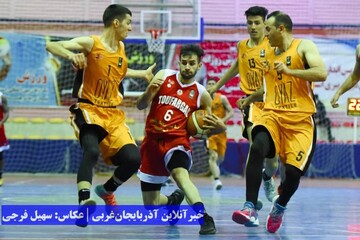 تصاویری از صعود خانه بسکتبال ارومیه به دور حذفی لیگ دسته یک