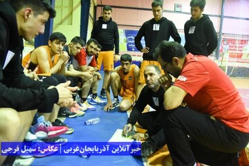 تصاویری از صعود خانه بسکتبال ارومیه به دور حذفی لیگ دسته یک