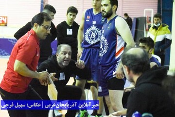 تصاویری از صعود خانه بسکتبال ارومیه به دور حذفی لیگ دسته یک