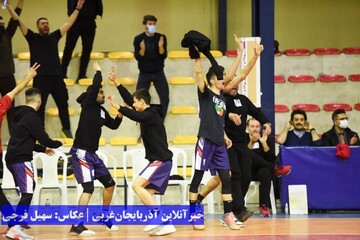 تصاویری از صعود خانه بسکتبال ارومیه به دور حذفی لیگ دسته یک