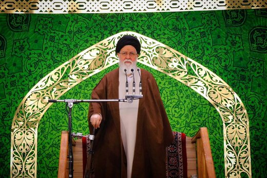 امام جمعه مشهد: آینده جامعه ما «توسعه عدالت» و «توسعه استکبارستیزی» است