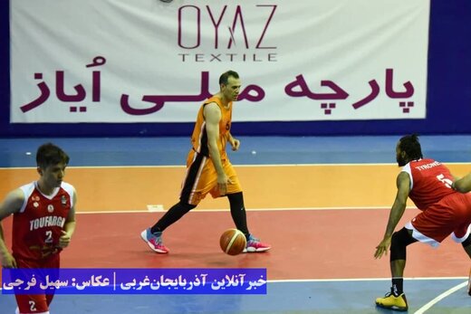 تصاویری از صعود خانه بسکتبال ارومیه به دور حذفی لیگ دسته یک