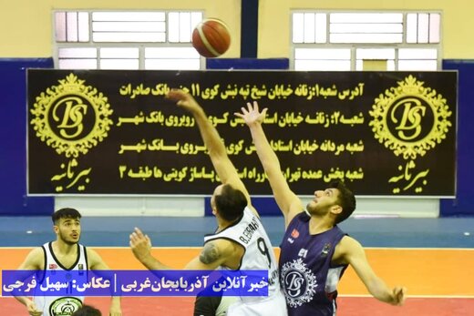تصاویری از صعود خانه بسکتبال ارومیه به دور حذفی لیگ دسته یک
