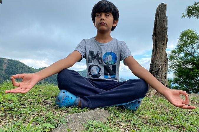 پسر 9ساله‌ هندی؛ جوان‌ترین مربی یوگا در جهان شناخته شد/ عکس