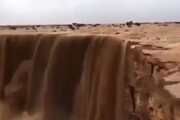 ببینید | آبشار شنی عجیب در عربستان سعودی