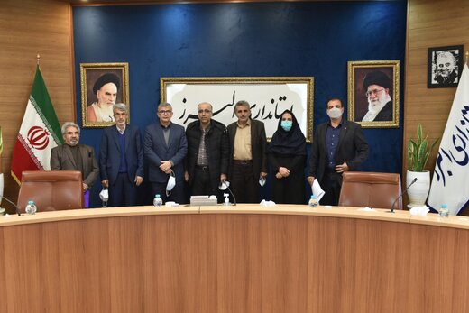 صف معلمان از برهم زنندگان نظم جامعه جدا است