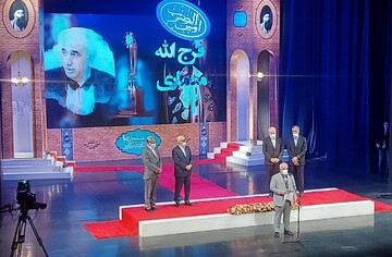 رئیس هیئت مدیره گروه صنعتی آریا ترانسفو برنده لوح و نشان امین‌الضرب شد