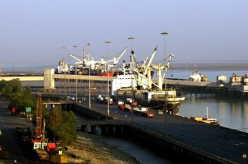 وزیر اقتصاد و دارایی از بندر امام بازدید کرد