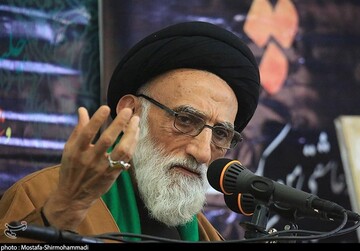خطیب جمعه همدان : دشمن دنبال آن است تا تمام مشکلات را گردن روحانیت بیندازد
