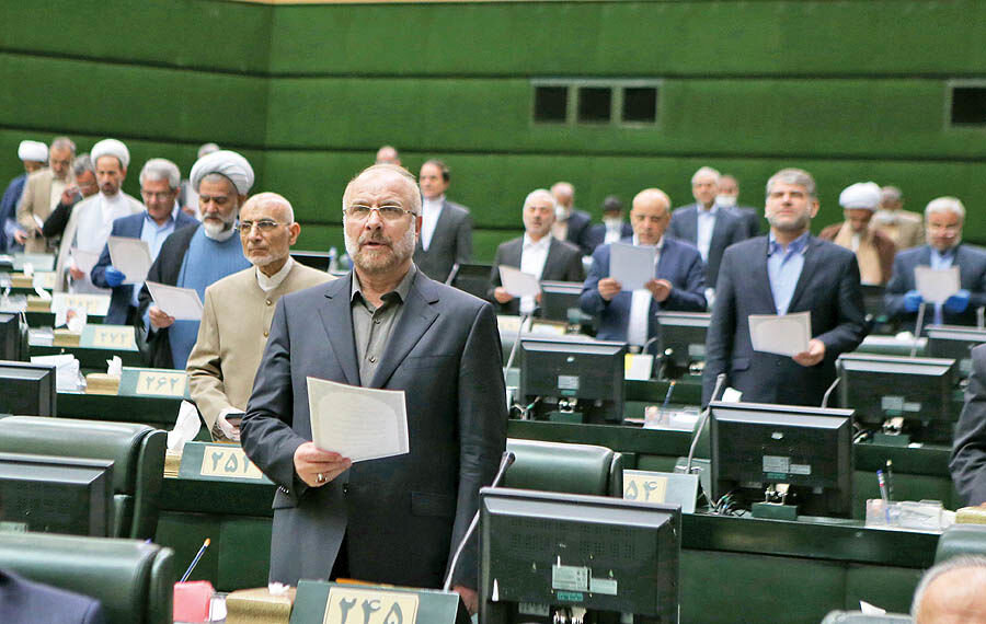 یک بام و دو هوای جناحی نمایندگان/ از الزام روحانی به تصویب توافق احتمالی در مجلس تا بی نیازی رئیسی از تصویب توافق در بهارستان