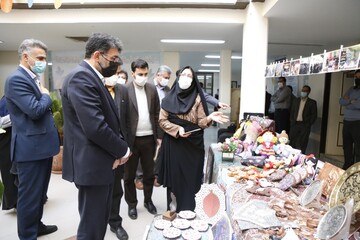 نمایشگاهها عامل پویایی ونشانه ی هویت کاری کانون های فرهنگی ،تربیتی هستند نمایشگاهها عامل پویایی ونشانه ی هویت کاری کانون های فرهنگی ،تربیتی هستند