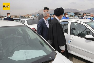 بازدید از پیش اعلام نشده رئیس جمهور از انبار و خط تولید ایران خودرو