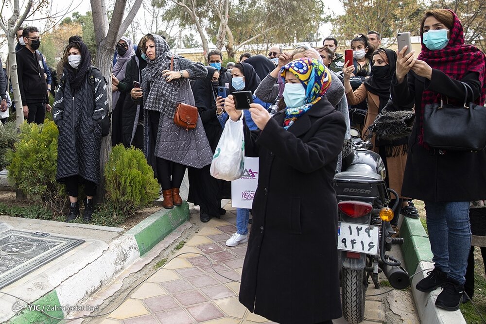 مراسم تدفین پیکر مرحومه زهره فکور صبور