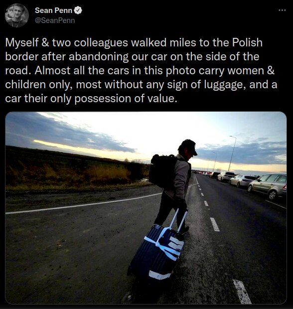 شان پن، پیاده خودش را به مرز لهستان رساند/ عکس