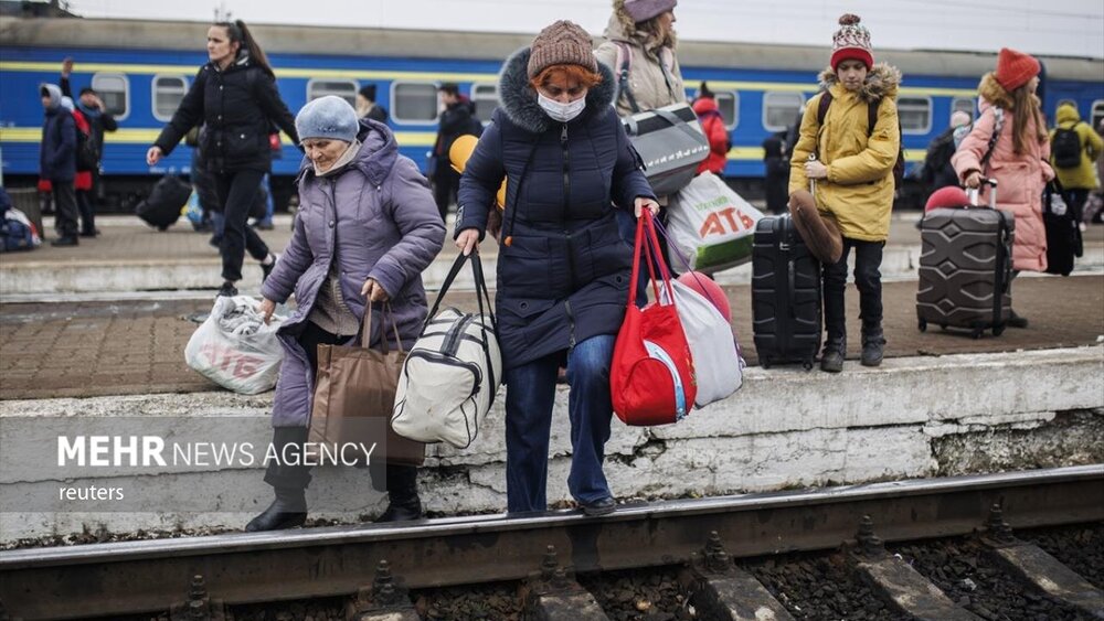 هجوم مردم کی‌یف به ایستگاه قطار برای فرار از جنگ