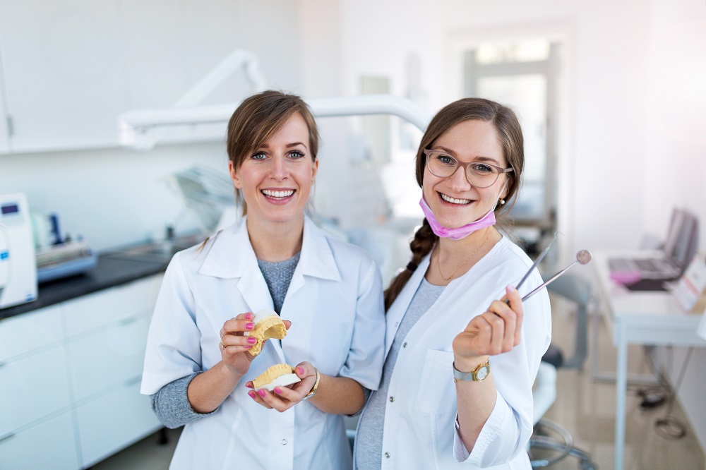 کدام دندان­پزشک ارتودنسی را بهتر انجام می دهد؟