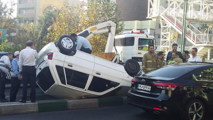 ببینید | ویدیویی از چپ شدن یک پراید در بلوار اصلی کرج