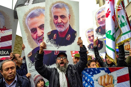 شعار ضدصهیونیستی «ما همه قاسم سلیمانی هستیم» در ترکیه + عکس