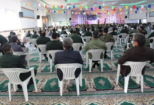 خداوند متعال را شاکریم که در لباس مقدس سپاه برای مردم خدمتگزاری می کنیم خداوند متعال را شاکریم که در لباس مقدس سپاه برای مردم خدمتگزاری می کنیم