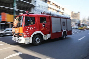 تصاویر | آسیب به خودرو آتش‌نشانی در شب چهارشنبه سوری