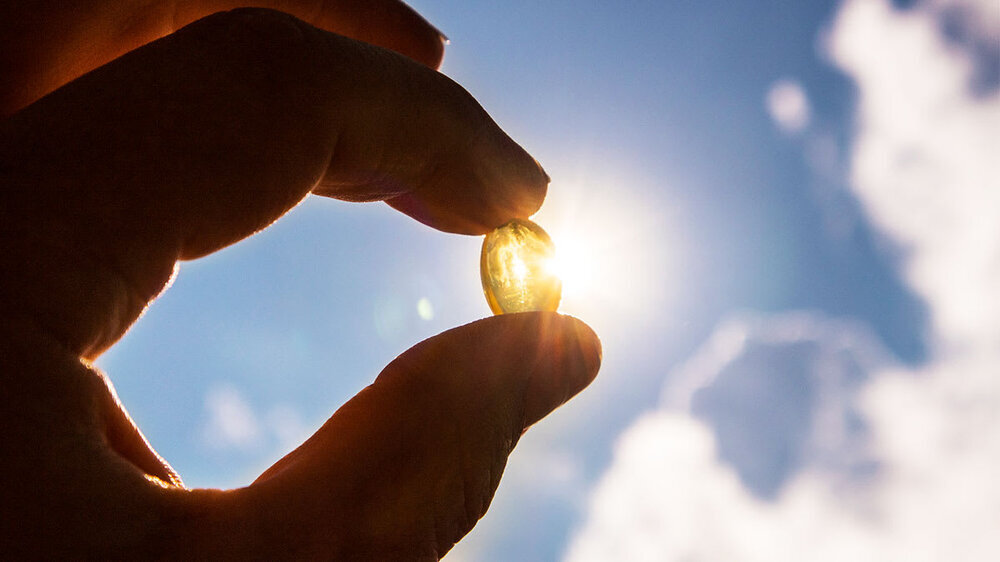 چه عواملی در جذب ویتامین دی از خورشید نقش دارند؟