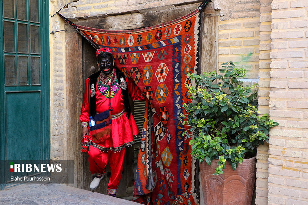 حاجی فیروز نماد استقبال از بهار