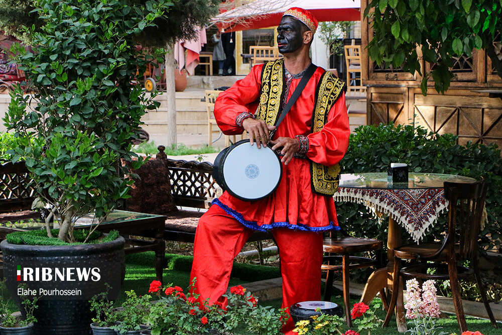 حاجی فیروز نماد استقبال از بهار