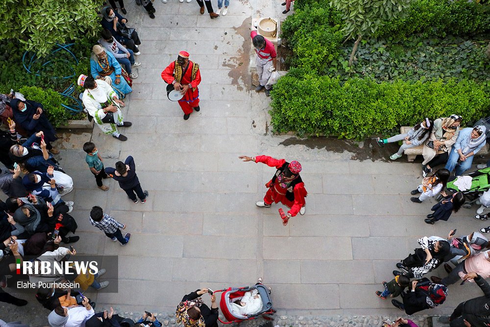 حاجی فیروز نماد استقبال از بهار