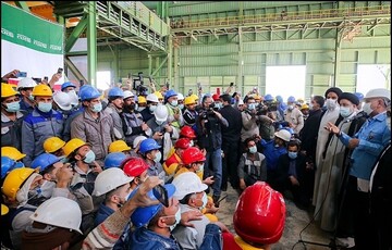 وعده رئیسی به کارگران: هیچ یک از شما بیکار نخواهد شد