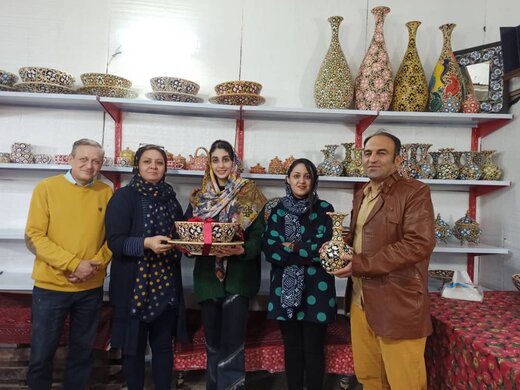 مرتضی دهرویه و غزل سلطانی سفیر کارگاه سفال هنری مرجان سمنان در کشور شدند