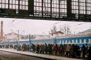 ببینید | ترمز اضطراری قطار اوکراینی مقابل کاروان تانک‌های روسی