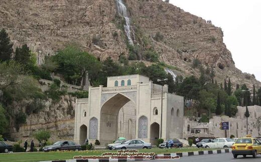 ببینید | ترمز بریدن نیسان در دروازه قرآن شیراز 