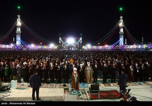 مسجد مقدس جمکران در شب نیمه شعبان