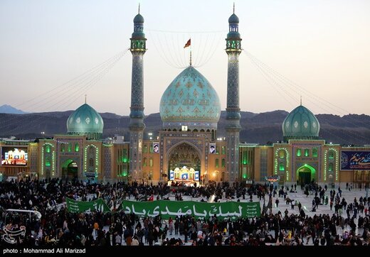 مسجد مقدس جمکران در شب نیمه شعبان