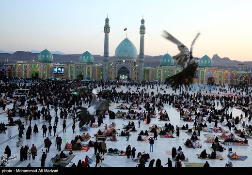 مسجد مقدس جمکران در شب نیمه شعبان